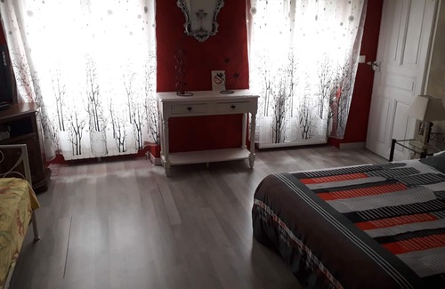 Cravanche Apartment | bed and breakfast cottage