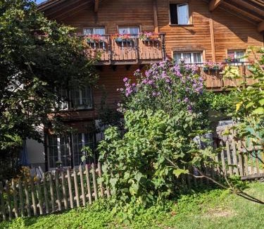 Glarus Sued House | Bed and Breakfast die Älplersuite mit eigenem Bad und Terrasse