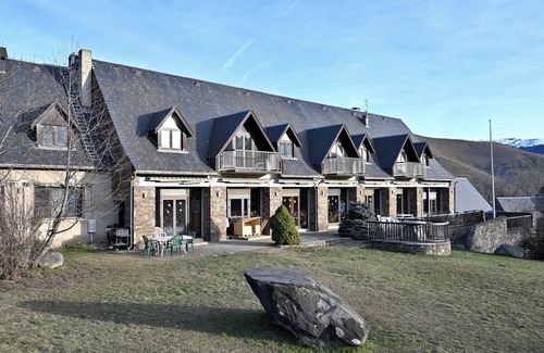 Garin House | Bed and Breakfast 'La Moraine N°4' with Mountain View, Private Terrace and Private Garden
