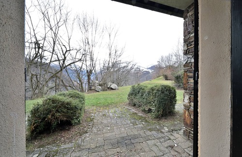Garin House | Bed and Breakfast 'La Moraine N°5 - Chambre 4 Pers' with Mountain View, Terrace and Private