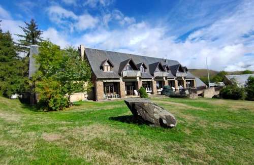 Garin House | Bed and Breakfast 'La Moraine N°5 - Chambre 4 Pers' with Mountain View, Terrace and Private