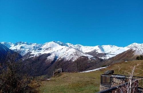 Garin House | Bed and Breakfast 'La Moraine N°5 - Chambre 4 Pers' with Mountain View, Terrace and Private