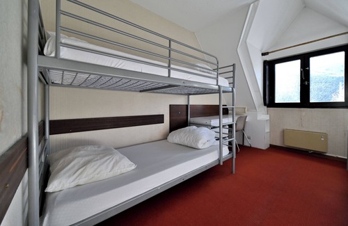 Garin House | Bed and Breakfast 'La Moraine N°8 - Chambre 4 Pers' with Mountain View, Terrace and Garden