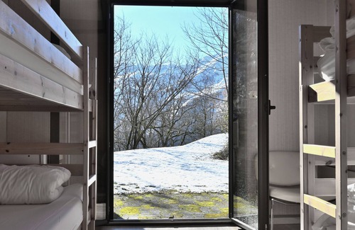 Garin House | Bed and Breakfast 'La Moraine N°11 - Chambre 4 Pers' with Mountain View, Terrace and Garden