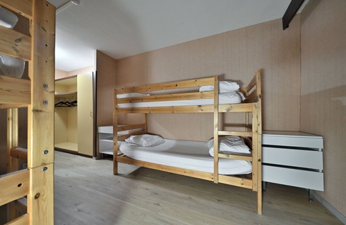 Garin House | Bed and Breakfast 'La Moraine N°11 - Chambre 4 Pers' with Mountain View, Terrace and Garden