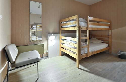Garin House | Bed and Breakfast 'La Moraine N°11 - Chambre 4 Pers' with Mountain View, Terrace and Garden