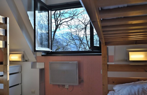 Garin House | Bed and Breakfast 'La Moraine N°14 - Chambre' with Mountain View, Private Terrace and Private Garden