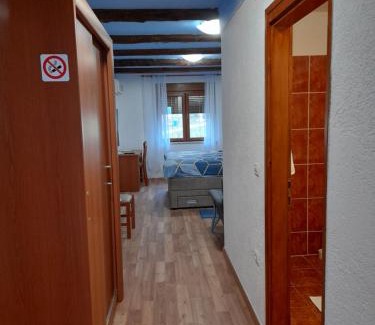 Kaldanija Bed & Breakfast | Bed and Breakfast Lovac