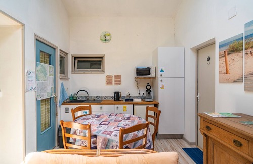 Marennes Bed & Breakfast | Bed and Breakfast 'Océane' with Shared Terrace, Private Garden and Wi-Fi