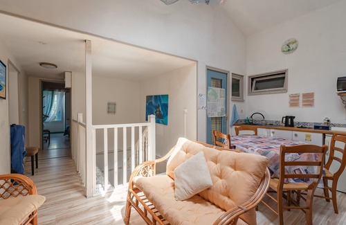 Marennes Bed & Breakfast | Bed and Breakfast 'Océane' with Shared Terrace, Private Garden and Wi-Fi