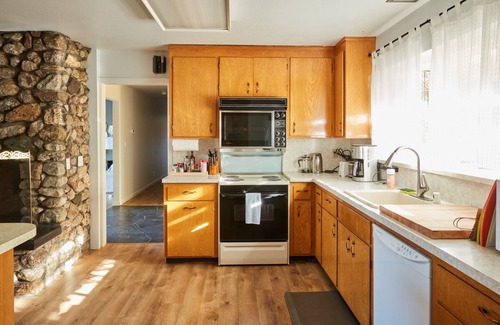 Clear Lake Bed & Breakfast | Bed & Barrel at Stonehouse Cellars