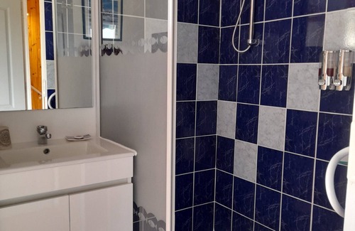Medis House | BED & BREAKFAST, 5 min from the BEACHES of Royan, garden, kitchen, HEATED SWIMMING POOL!