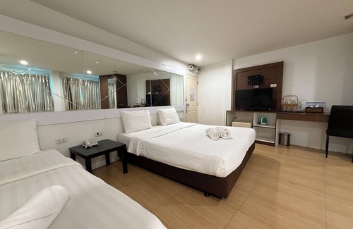 Nonthaburi Hotel | Bed by Cruise at Samakkhi-Tivanont