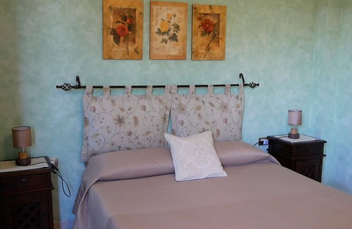 Bacu Abis House | Bed and Breakfast Del Viale / en suite room, ideal for 2/3 people.