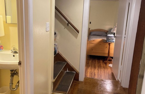 Silver Spring House | BED, PILLOW, SHOWER, FRIDGE &n MW