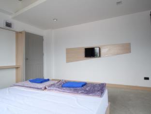 Srisa Chorakhe Noi Hotel | Bed-room at Suvarnabhumi Airport - Newly renovated