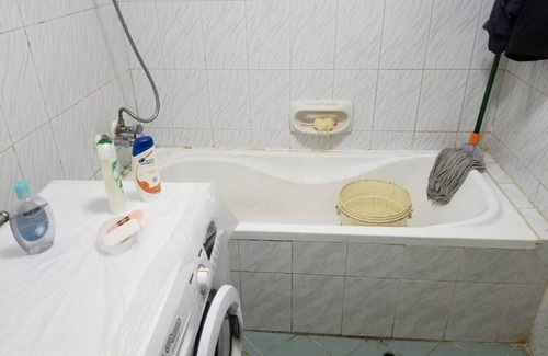 Deira Apartment | Bed spaces for 3 Executive Bachelors in Dubai, 5 Minutes drive from the airport
