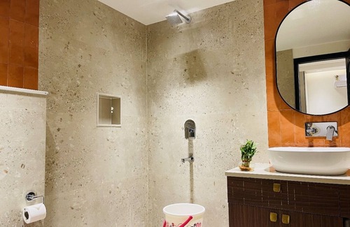 Malviya Nagar Hotel | BedChambers Saket,nDeluxe