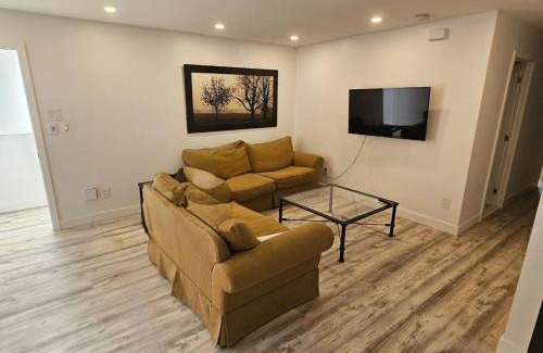 Cote-Des-Neiges—Notre-Dame-De-Grace Apartment | Bedford 2