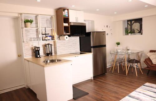 Cote-Des-Neiges—Notre-Dame-De-Grace Apartment | bedford - Urban escape