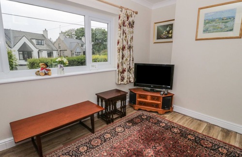 Amlwch Cottage | BEDLINOG, pet friendly, with a garden in Amlwch