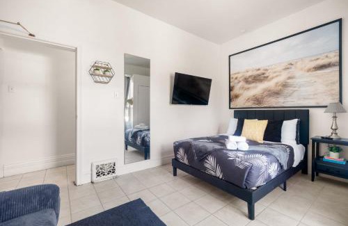 Earlscourt Apartment | Bedroom in Corso Italia Neighborhood