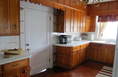 Lancaster House | Bedroom with 2 Queen Beds in the Guest House - Lancaster, KY