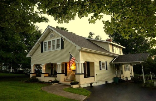 Lancaster House | Bedroom with 2 Queen Beds in the Guest House - Lancaster, KY