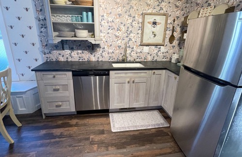 Pleasant Grove Cottage | "BEE Home away from Home!"nA pioneer charmer, fully updated with buzzing decor.