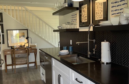 Lake Sarasota Cottage | "Bee Keeper's Cottage" on private estate, new construction, close to everything!