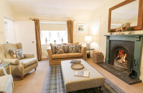 Ellon House | Beechgrove Cottage - Pitmedden Gardens