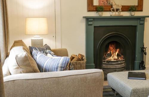 Ellon House | Beechgrove Cottage - Pitmedden Gardens