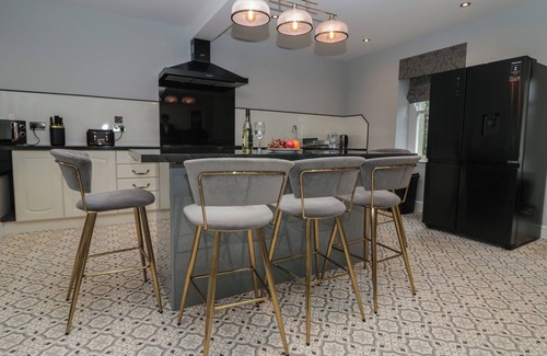 Stainburn Cottage | BEECHGROVE MANOR, pet friendly, with hot tub in Workington