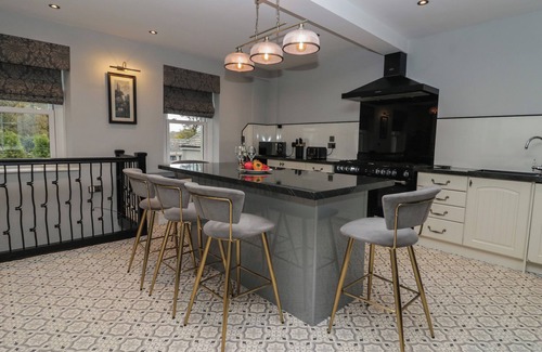 Stainburn Cottage | BEECHGROVE MANOR, pet friendly, with hot tub in Workington