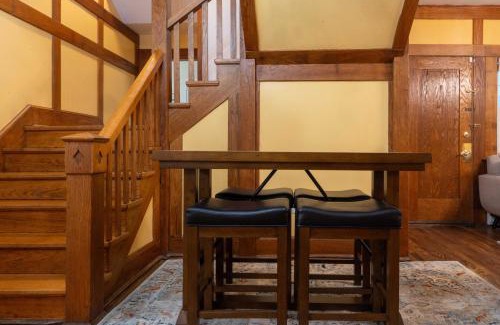 Bridgeport House | Beechmont-Charming Colonial for Events and Getaways!
