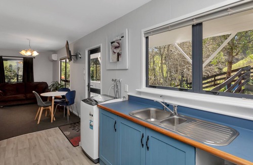 Pakaraka Cottage | Bees Knees Cottage Retreat - Oromahoe Holiday Home