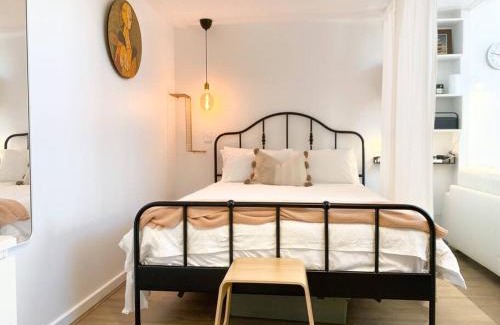 Torrensville House | Bees Knees Studio, 5 min to CBD, Adelaide Airport & Henley Beach