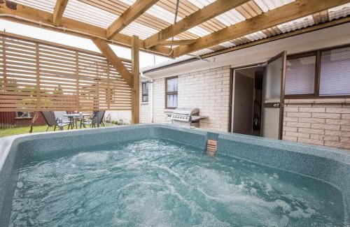 Rotorua House | Beez Kneez