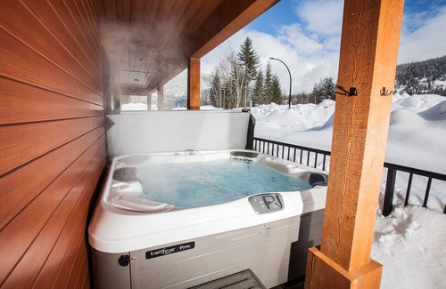 Revelstoke Condo | Begbie Mountain Escape with Hot Tub