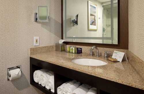 South Portland Hotel | Begin Your Portland Adventure from Our Family-Friendly, Central Hotel