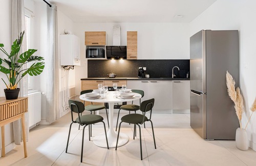 Saint-Etienne Apartment | Beige Hospitalité - Mélisse : Élégance et Sécurité au Cœur de Saint-Étienne