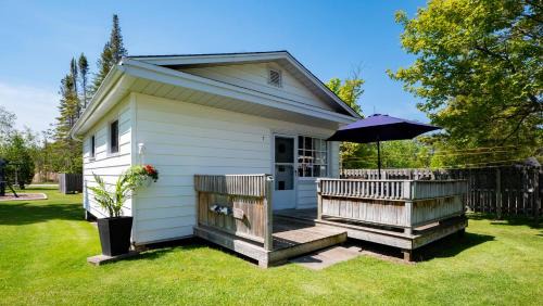 Sauble Beach Hotel | Bel Air Cottages and Motel