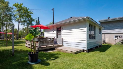 Sauble Beach Hotel | Bel Air Cottages and Motel
