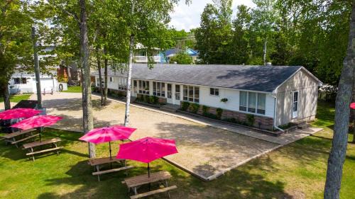 Sauble Beach Hotel | Bel Air Cottages and Motel