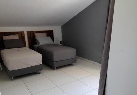 Etang Sale Les Bains Apartment | Bel appartement spacieux