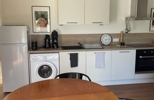 Vicq-sur-Breuilh Apartment | BEL Appartement VUE SUR LA Campagne Dans UN Village Typique