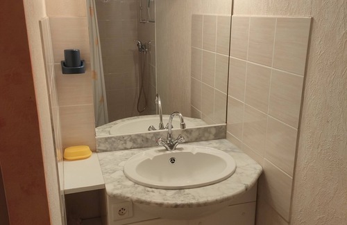 Serignac Villa | Bel Appartement de Vacances Avec Piscine