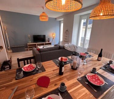 Bagneres-de-Luchon Apartment | Bel appartement T3 au 1er étage avec cour intérieure au RDC - Villa Marie