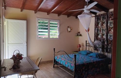 Desbonnes House | Bel Ti case dans la verdure hauteurs de Deshaies