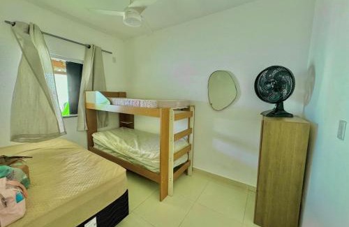 Barra do Jacuipe House | Bela acomodação em jacuipe com churrasqueira, piscina, mesa de sinuca e três quartos, dois sendo suítes! Além de muito espaço por toda a área!